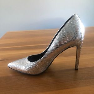 Nine West Tatiana Silver Metallic Pump size 7.0